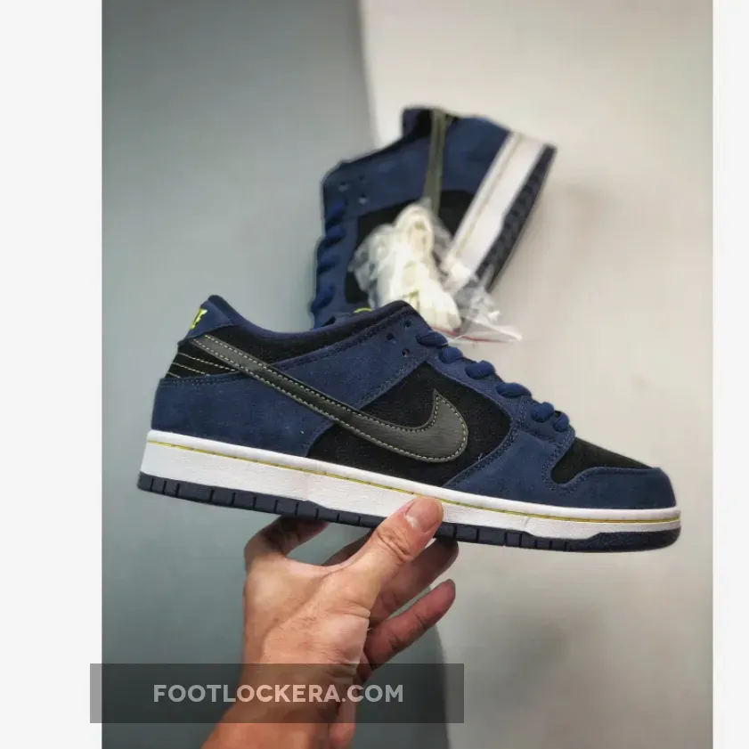Nike SB Dunk Low Midnight Navy Black 304292-408 For Sale Nike SB Dunk Low Midnight Navy Black 304292-408 For Sale