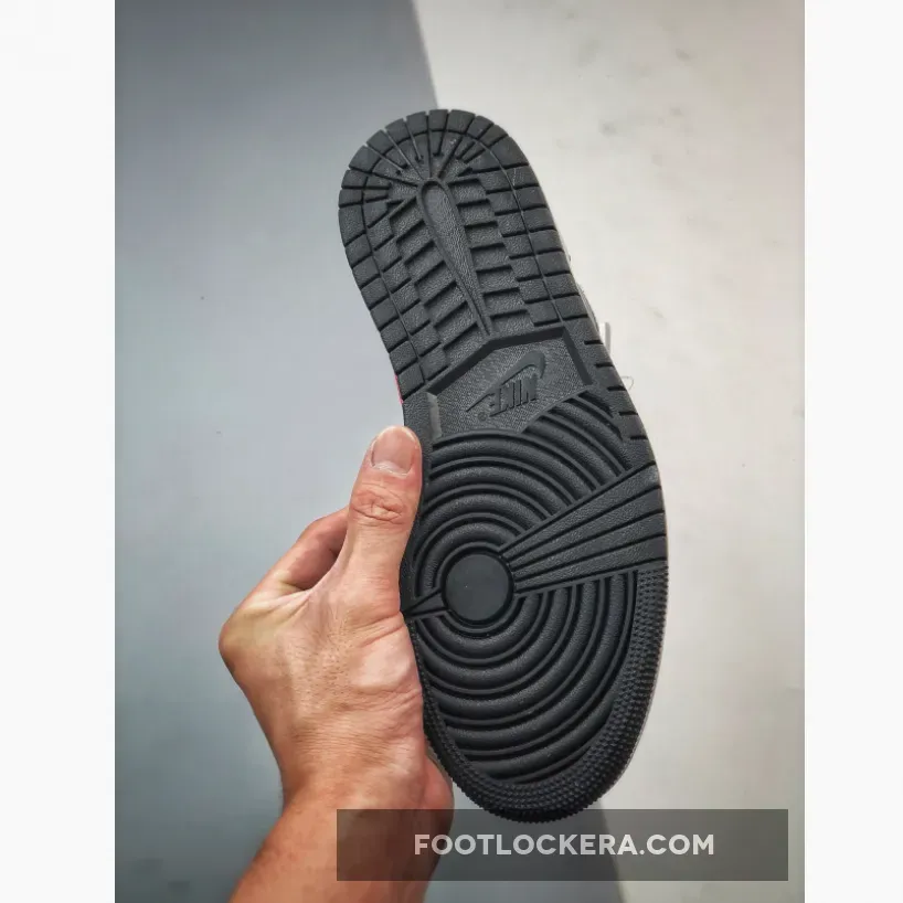 Air Jordan 1 Mid 'Bred Toe' Black/White-Fire Red 554724-079 jordan 1 med