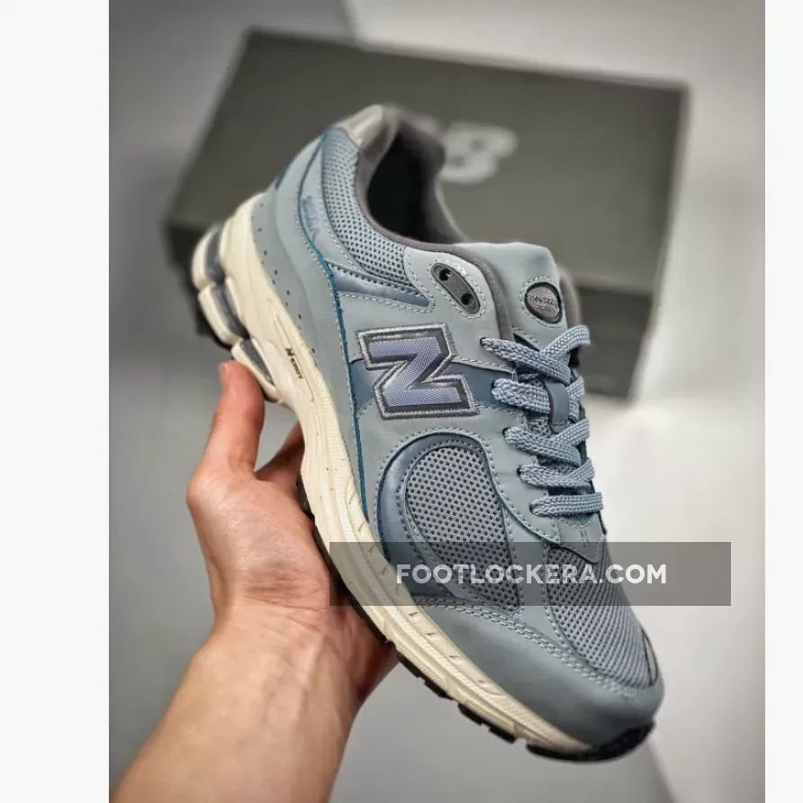 New Balance 2002R Light Blue White / powder blue new balance