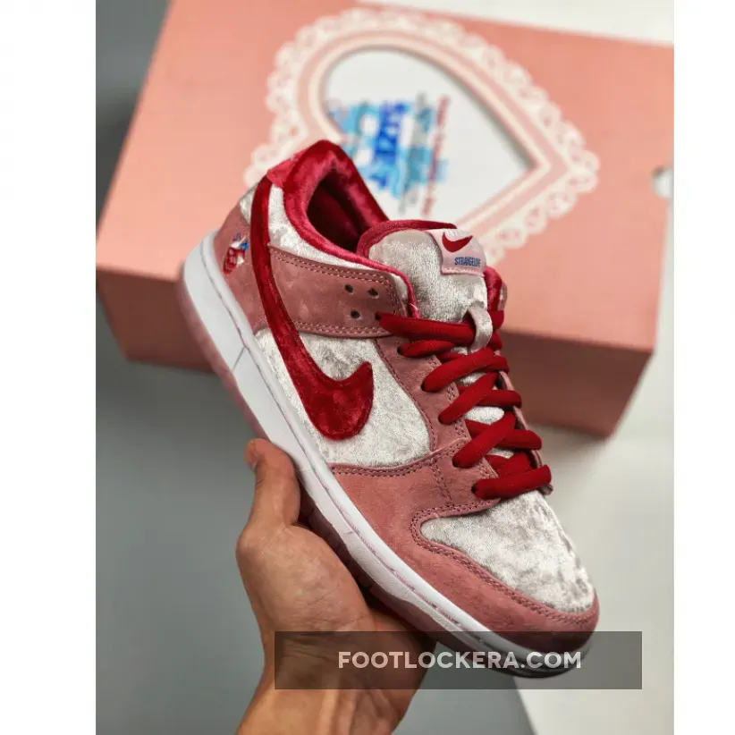 StrangeLove x Nike SB Dunk Low 'Valentine's Day' - Nike Sb Dunks Strange Love CT2552-800