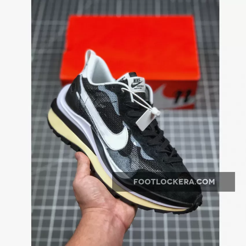 sacai x Nike VaporWaffle Black White CV1363-001 sacai vaporwaffle black