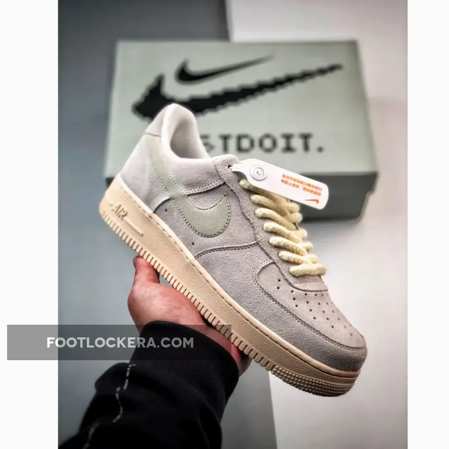 Nike Air Force 1 Low Summit White Suede