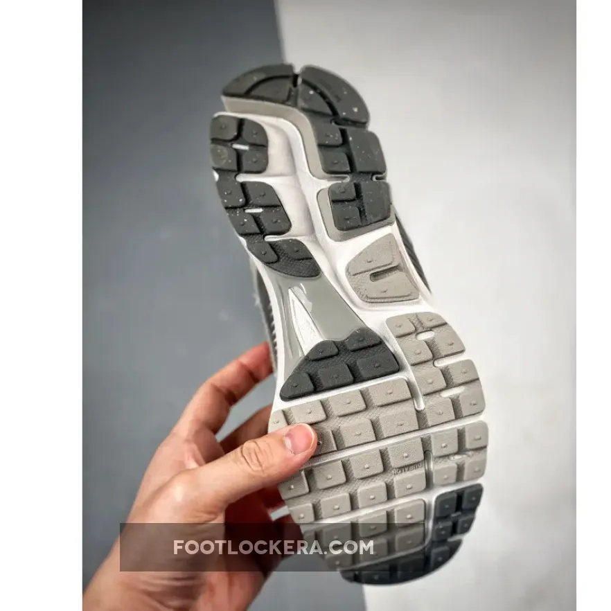 Nike Zoom Vomero 5 Grey Beige Nike Zoom Vomero 5 Grey Beige